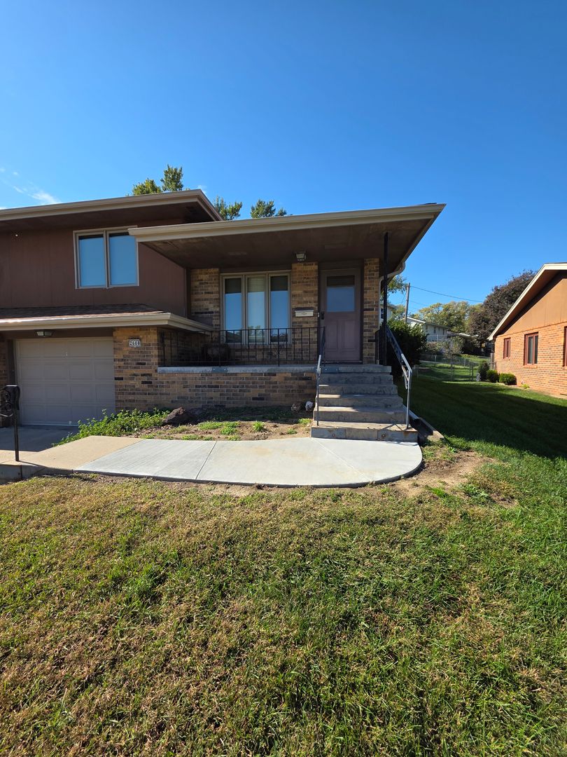 Omaha House: 2608 N 93rd St