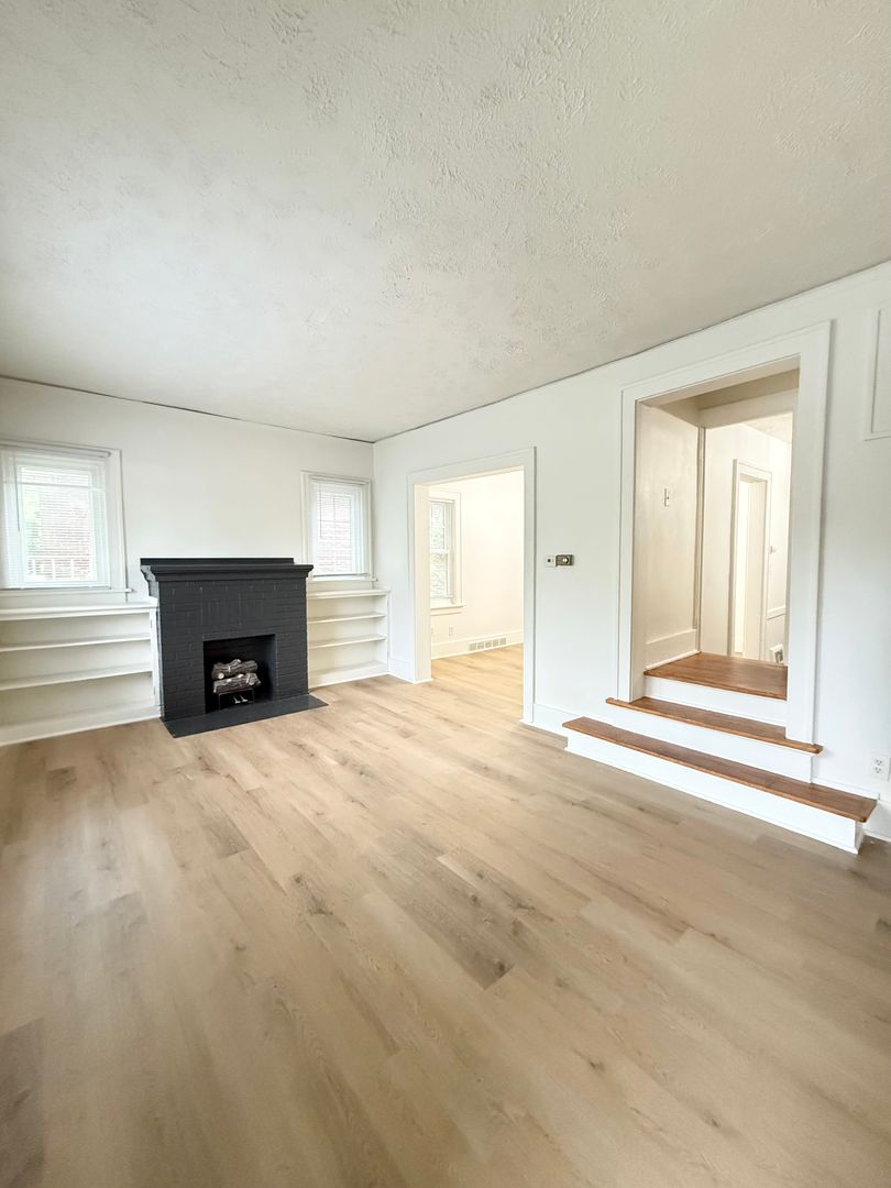 Omaha House: 303 N 38th Street