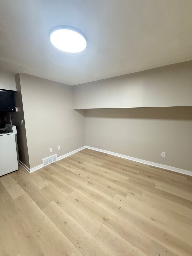 Omaha Apartment: 563 S 26th Ave