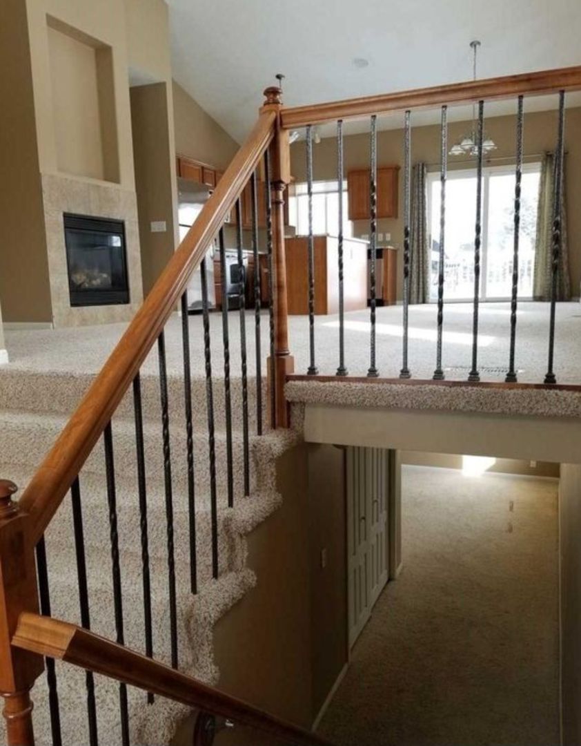 Omaha House: 16204 Camden Avenue