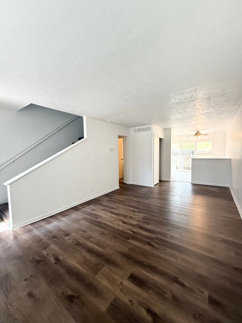 Omaha Apartment: 7323 Ames Circle