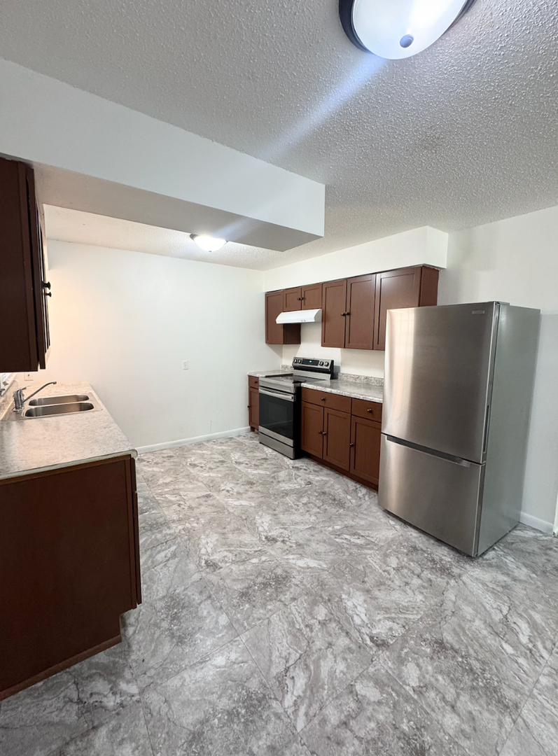 Omaha Apartment: 4918 Ames Ave