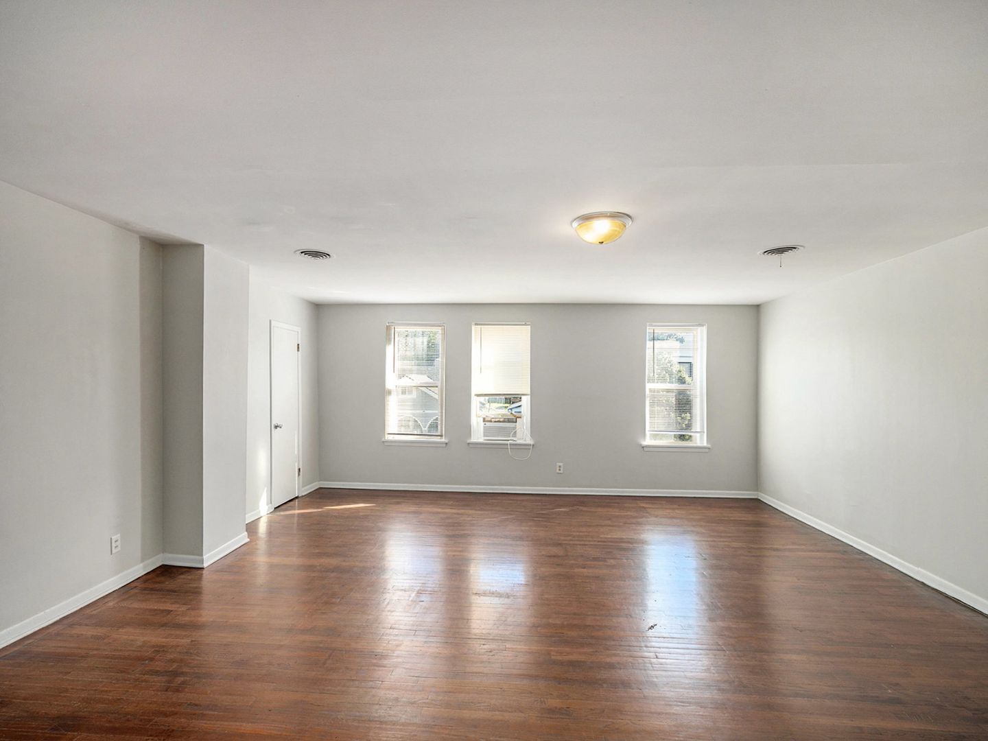 Omaha Apartment: 2416 S 16th Street