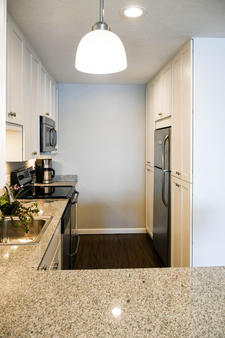 Spring Park Apartment: 4177 Shoreline Dr