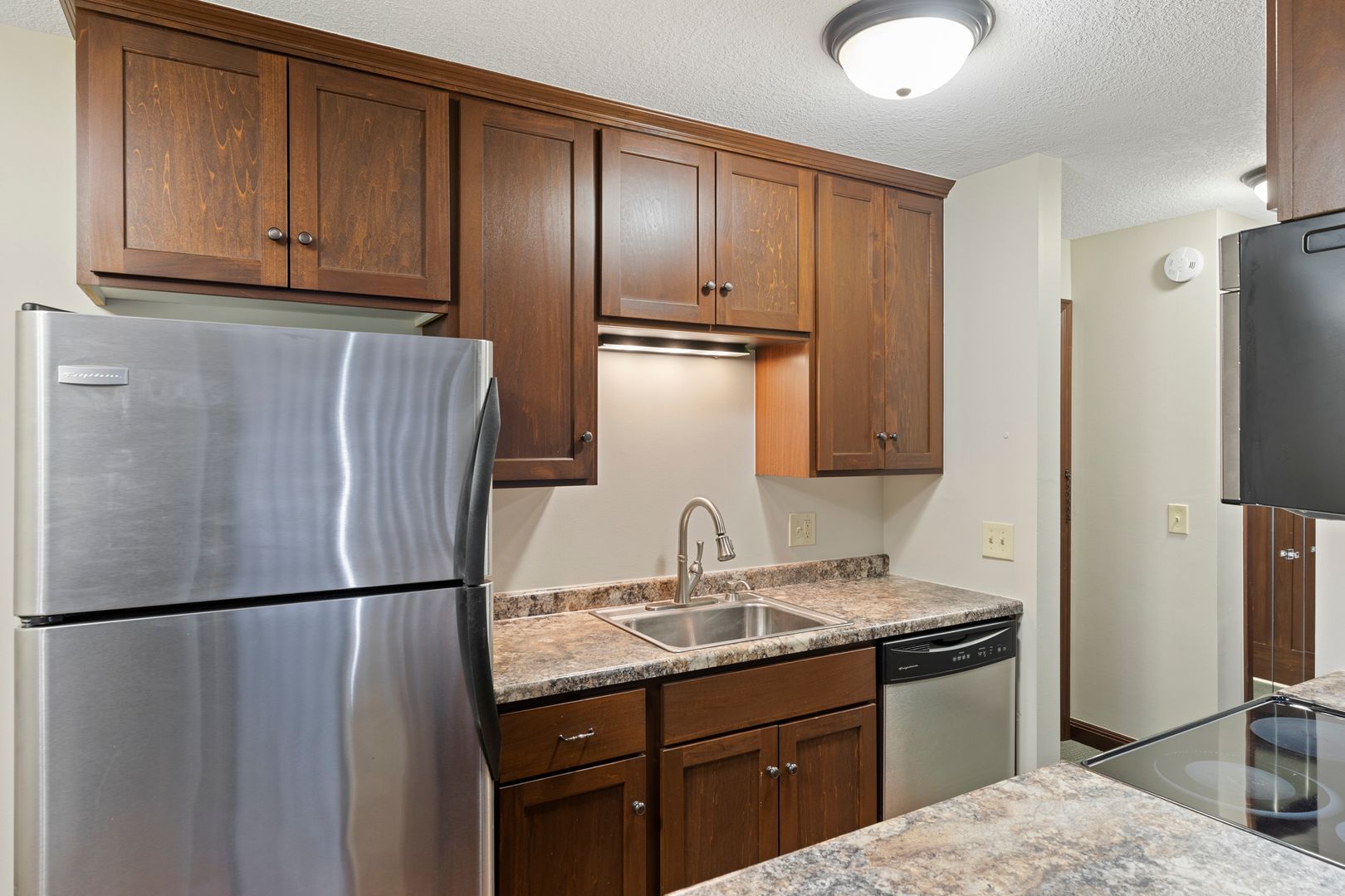 Excelsior Apartment: 246 Morse Ave
