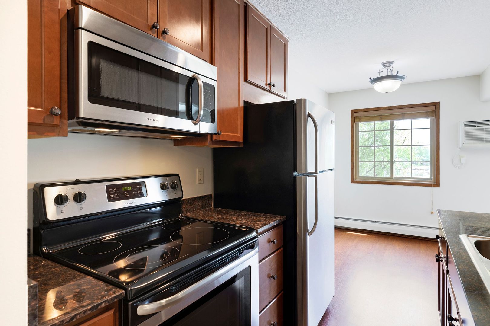 Mound Apartment: 2360 Commerce Blvd