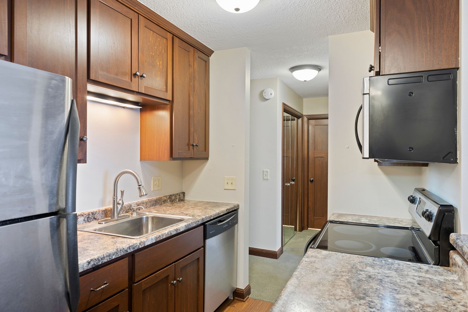 Excelsior Apartment: 246 Morse Ave