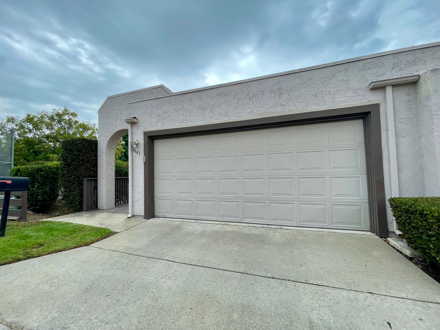 San Diego House: 6643 Reservoir Ln.