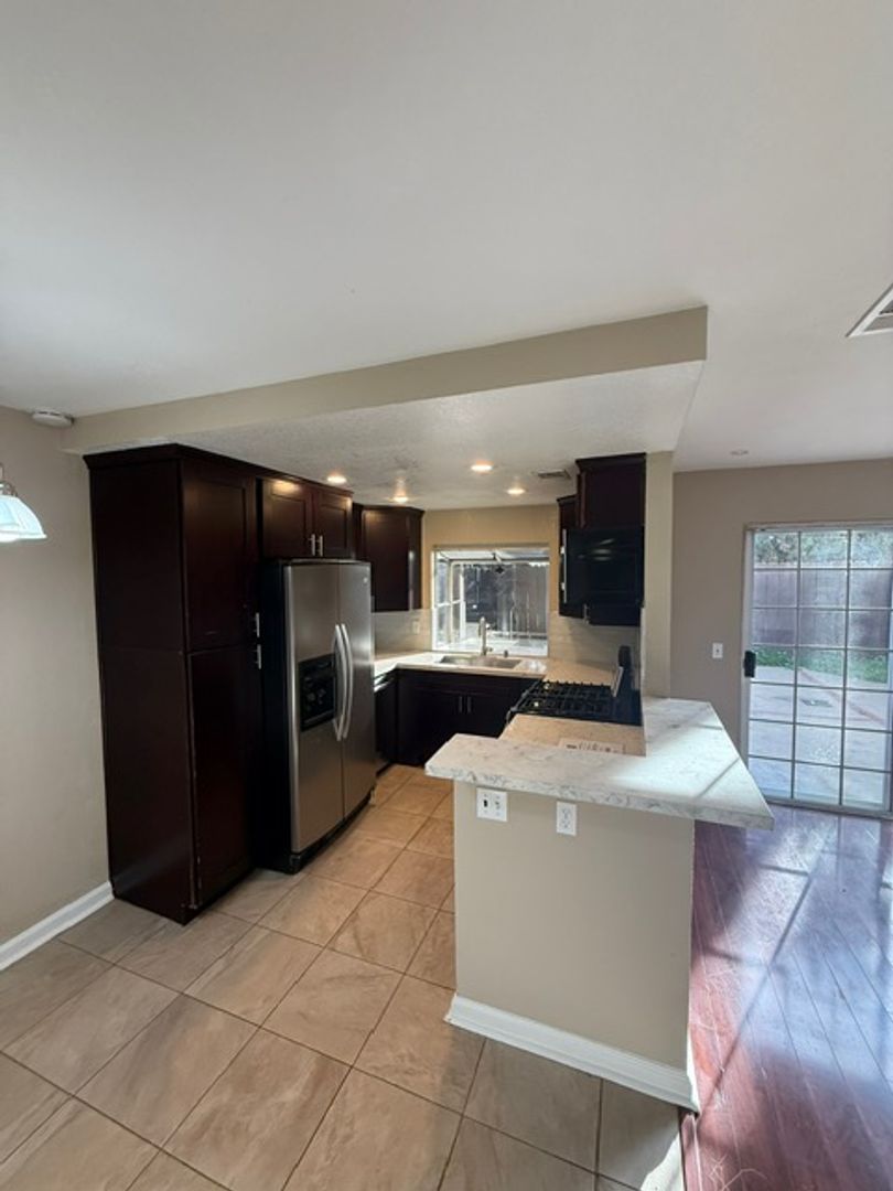 El Cajon House: 1465 E. Lexington Ave. Unit 8C