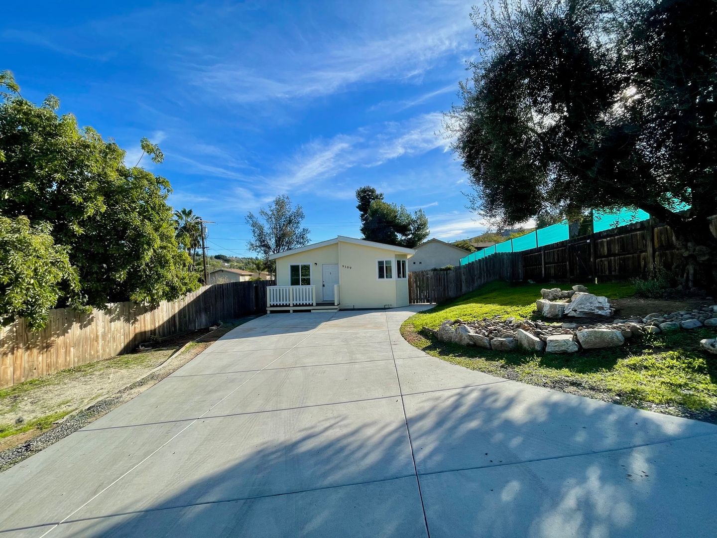 Lakeside House: 9109 Creekford Dr