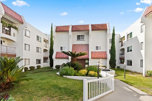 Great 1 bedroom 1 bath in a 62 plus Condo community with elevator access – photo 1