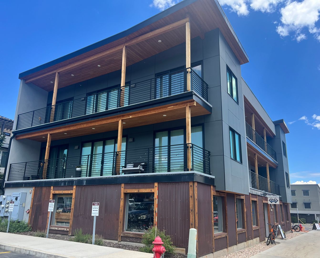 Modern One Bedroom in Prospector w/ Flexible lease terms!!