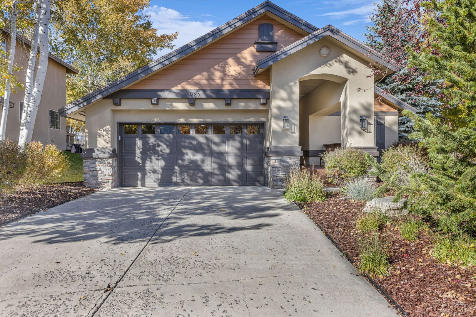 Single level Willowdraw Cottage in Sunpeak  