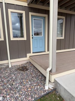 3 bed, 2 bath Home with a Garage! – photo 1