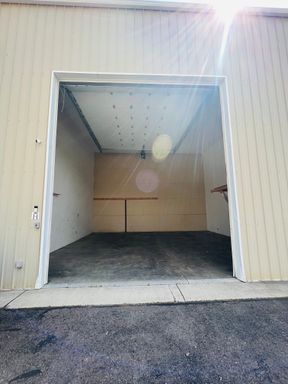 Shop Space On Expressway