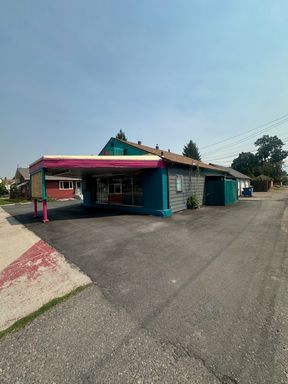 952 SF | Drive-Up Window | Gross Lease | $15.00/SF – photo 1