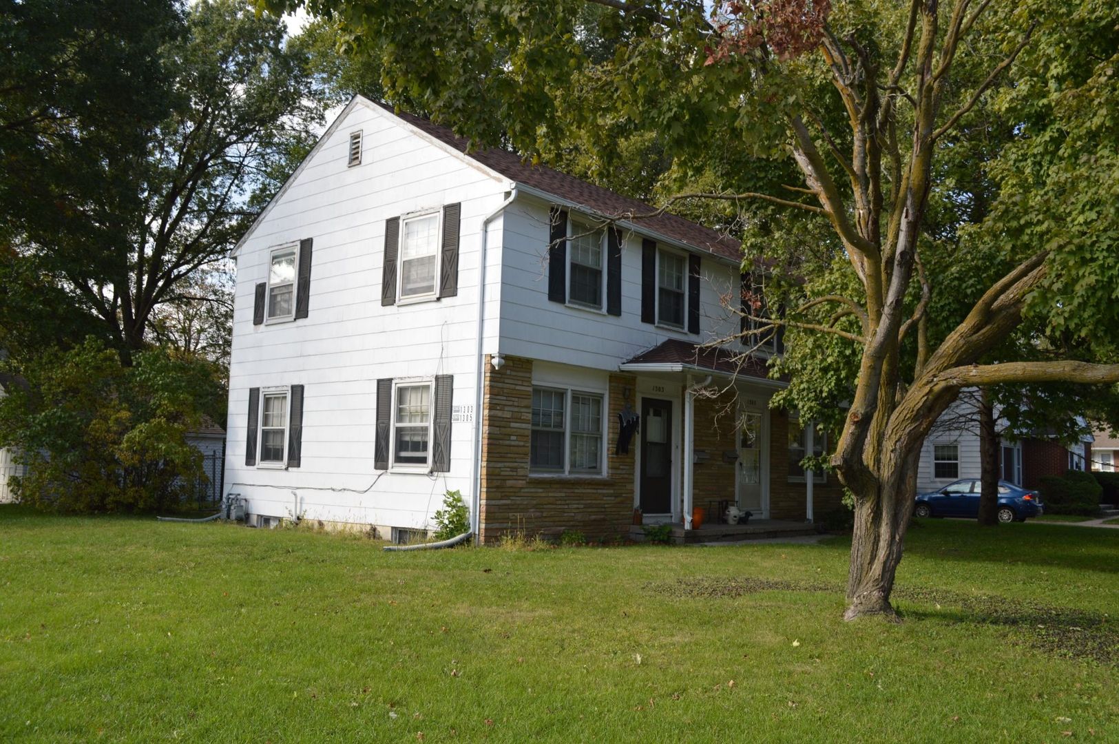 Ames House: 1303 Roosevelt Ave