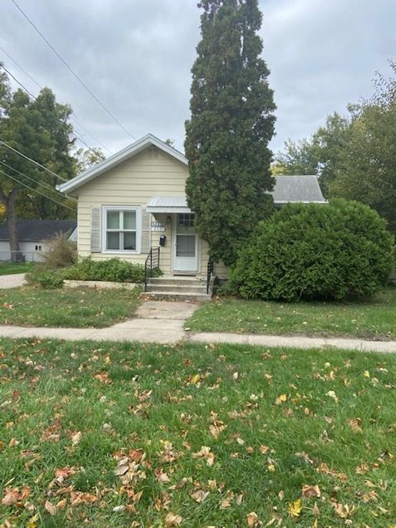 Ames House: 217 N Maple Ave