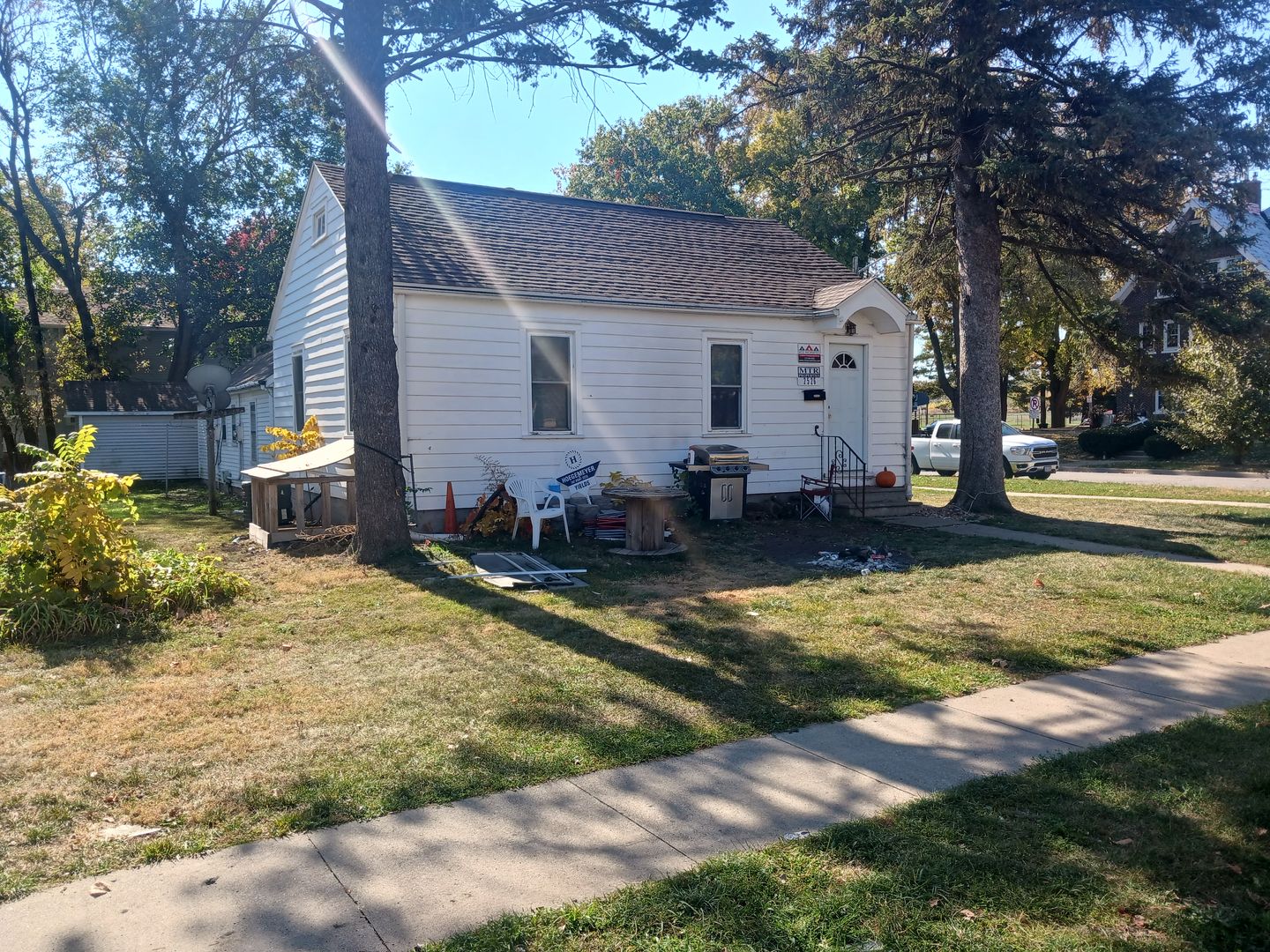 Ames House: 2526 Knapp St