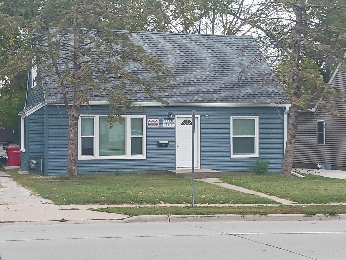 Ames House: 3013 Lincoln Way