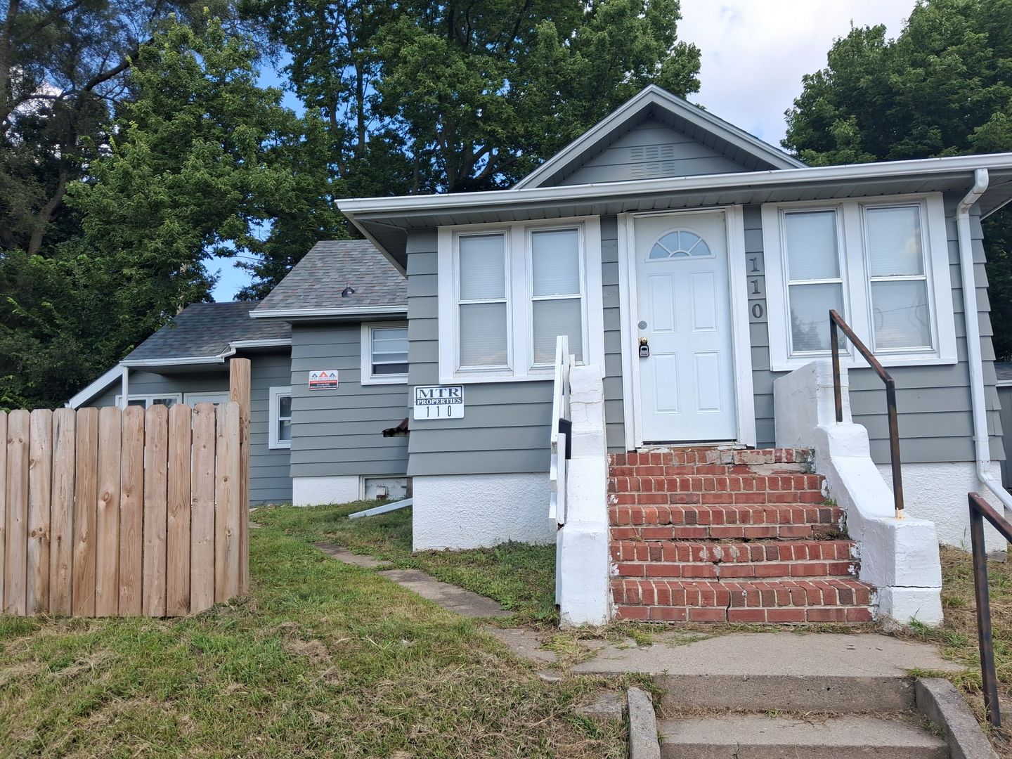 Ames House: 110 S Wilmoth Ave