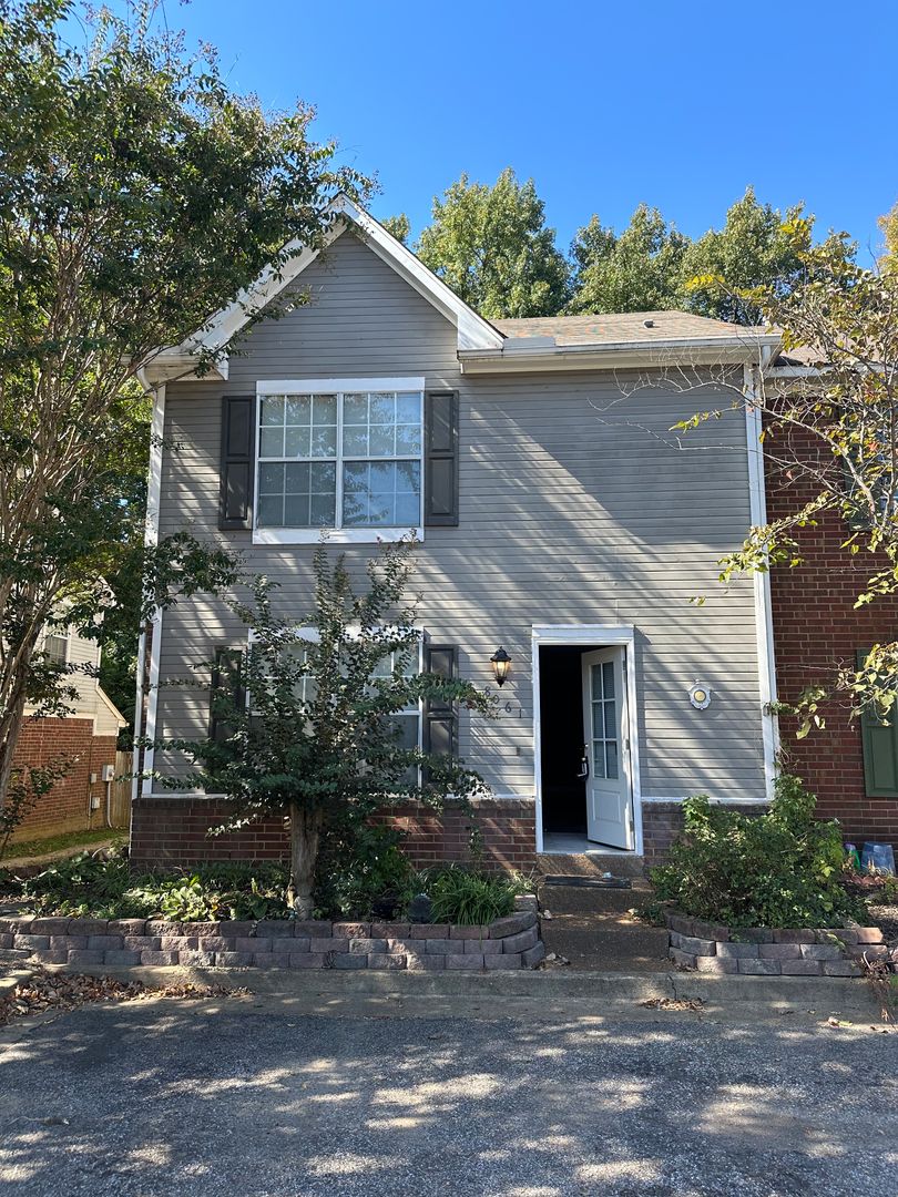 Southaven House: 8061 Creekwood Cir W