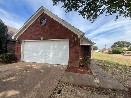 Renovated 3 Bedroom 2 Bath Home with 2 Car Garage for Rent! – photo 1