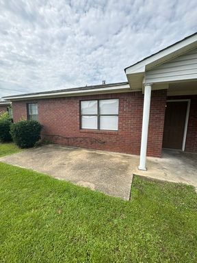 Renovated 3 Bedroom 2 Bath Apartment for Rent!