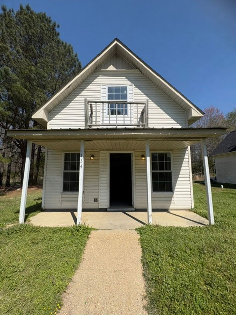 Tupelo House: 134 Money St