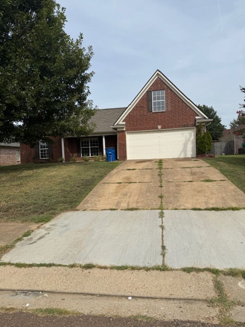 Olive Branch House: 6326 Braybourne Main