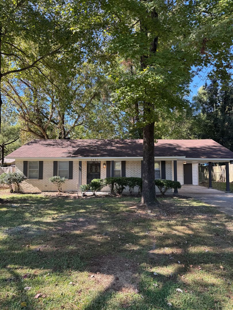 Horn Lake House: 5937 Jackson Ave
