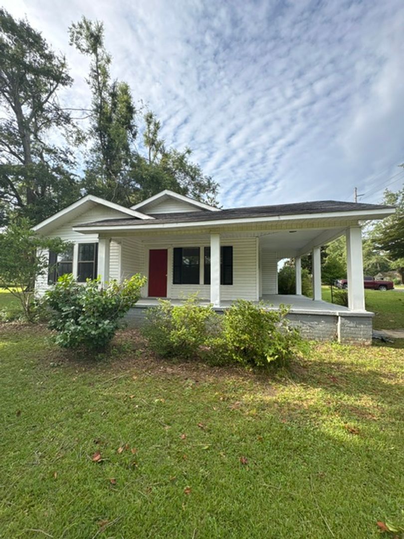 Booneville House: 401 Cherry St