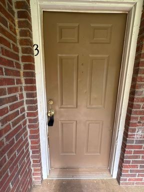 Renovated 3 Bedroom 2 Bath Apartments for Rent!!