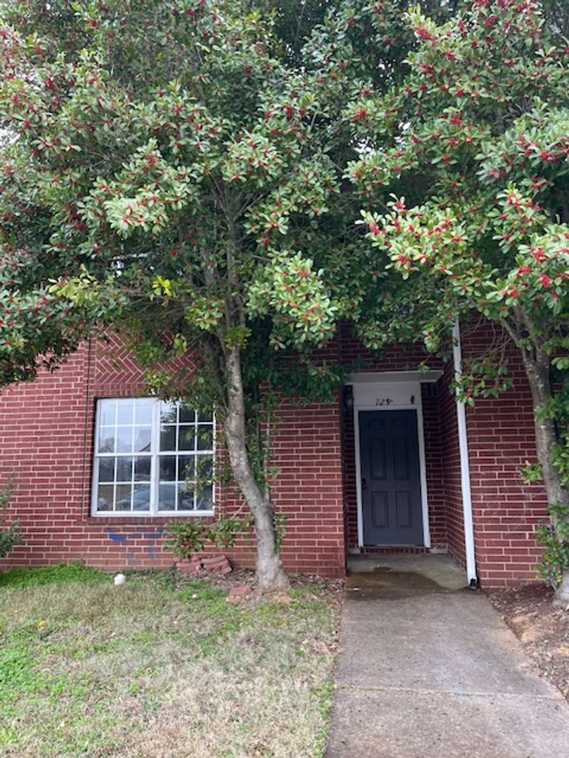 Horn Lake House: 7236 Conrail