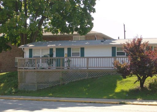 The Pointe 3- 2 Bed 1 Bath – photo 1