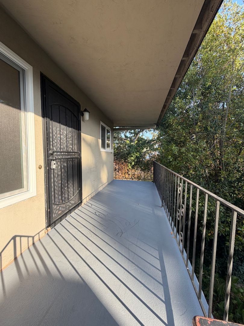 Martinez Apartment: 821 -827 Robinson Street