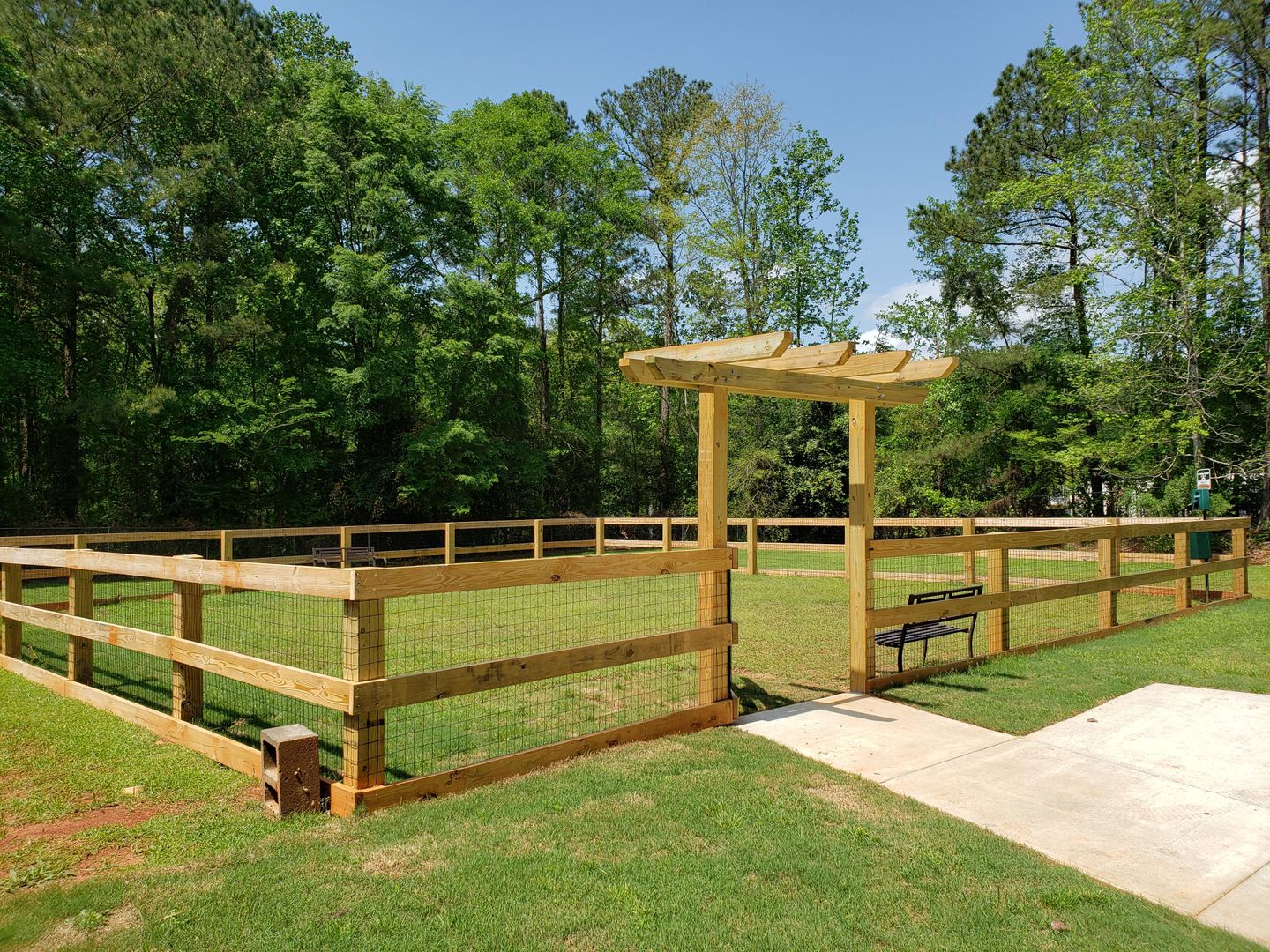 Auburn Apartment: 1001 N Donahue Dr