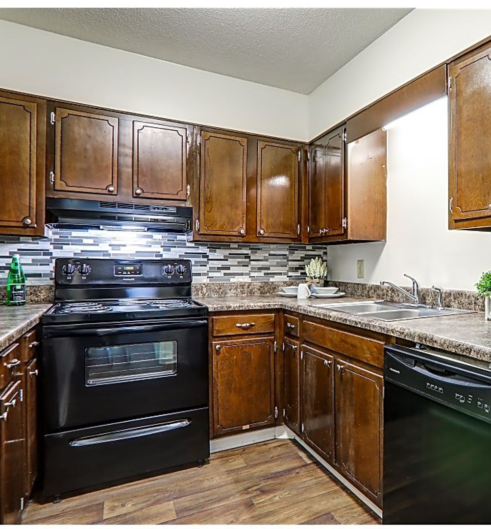 Dothan Apartment: 106 Castle Drive