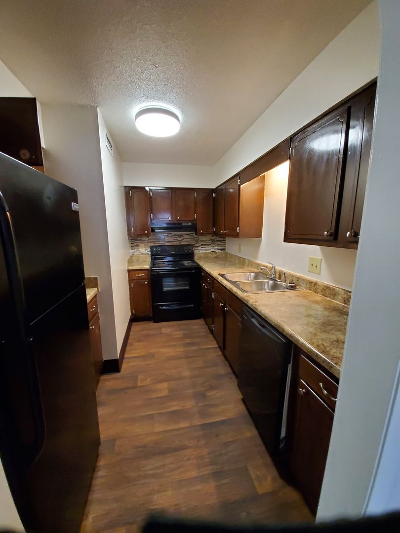 Dothan Apartment: 106 Castle Drive