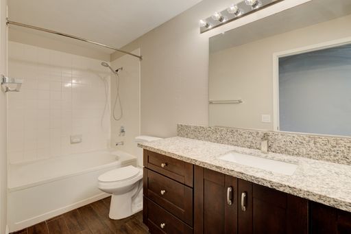 Cozy 1 bedroom condo in Seven Hills! – photo 1
