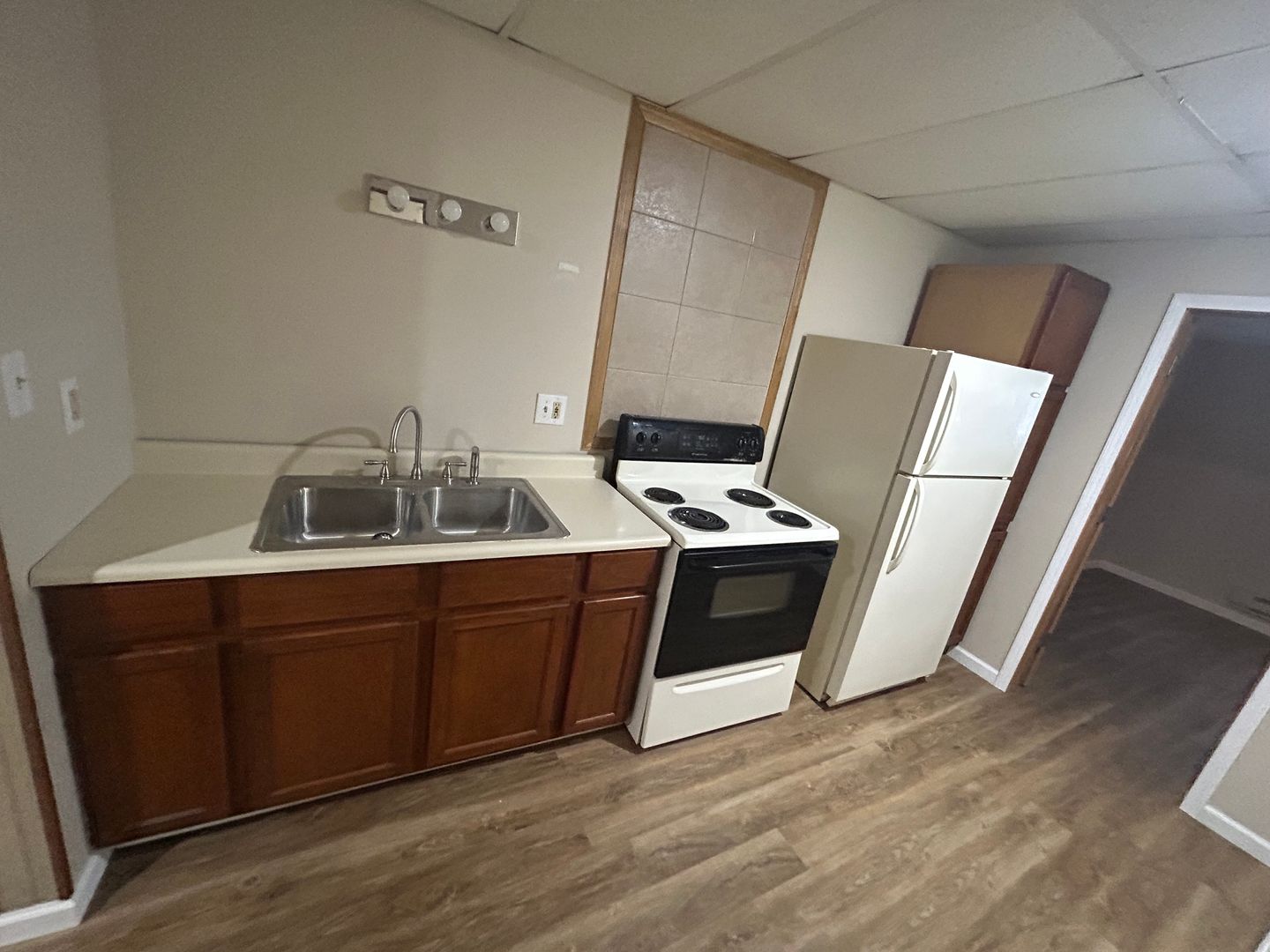 Yorktown Apartment: 9845 W. Smith St.