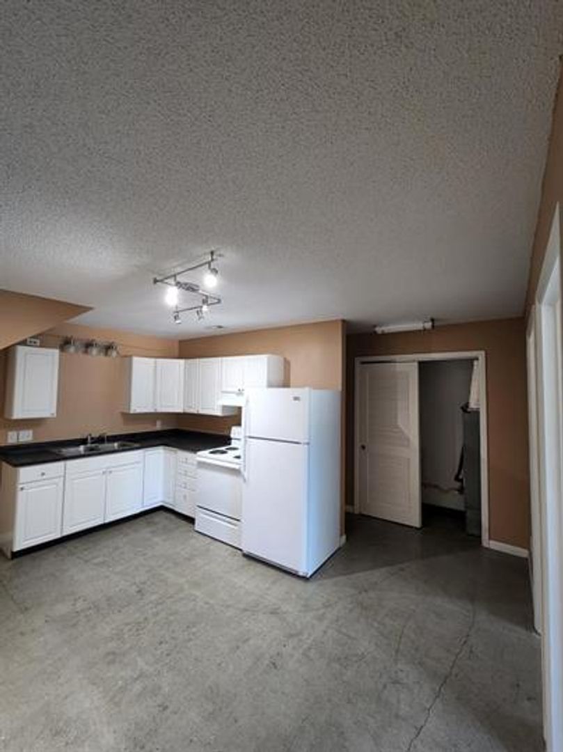 Muncie Apartment: 520 S Nichols Ave Suite D