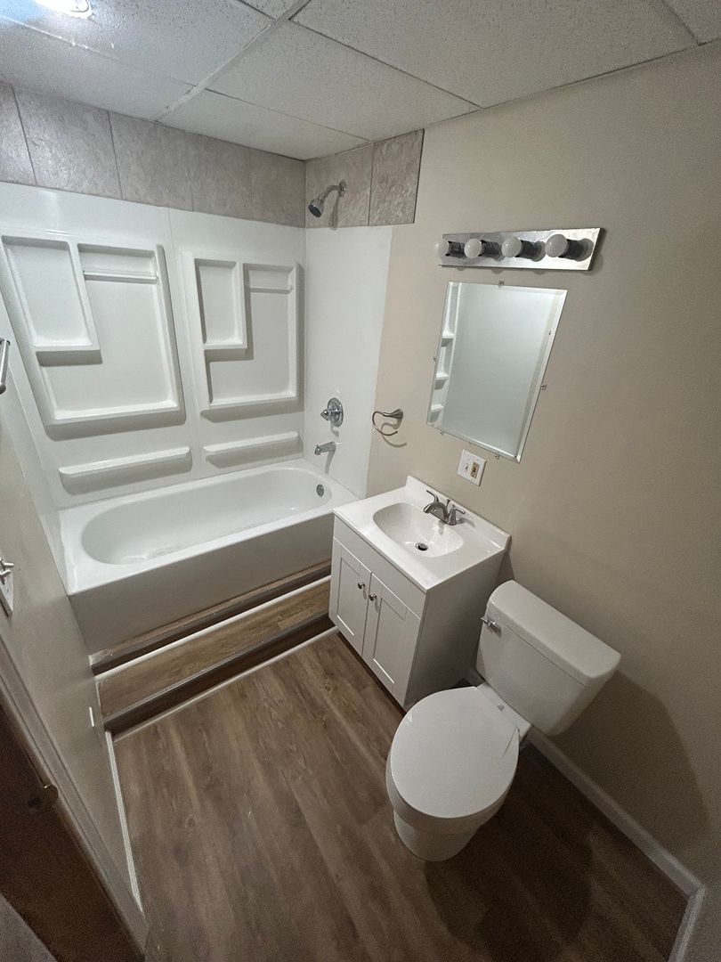 Yorktown Apartment: 9857 W. Smith St. - #4 9845