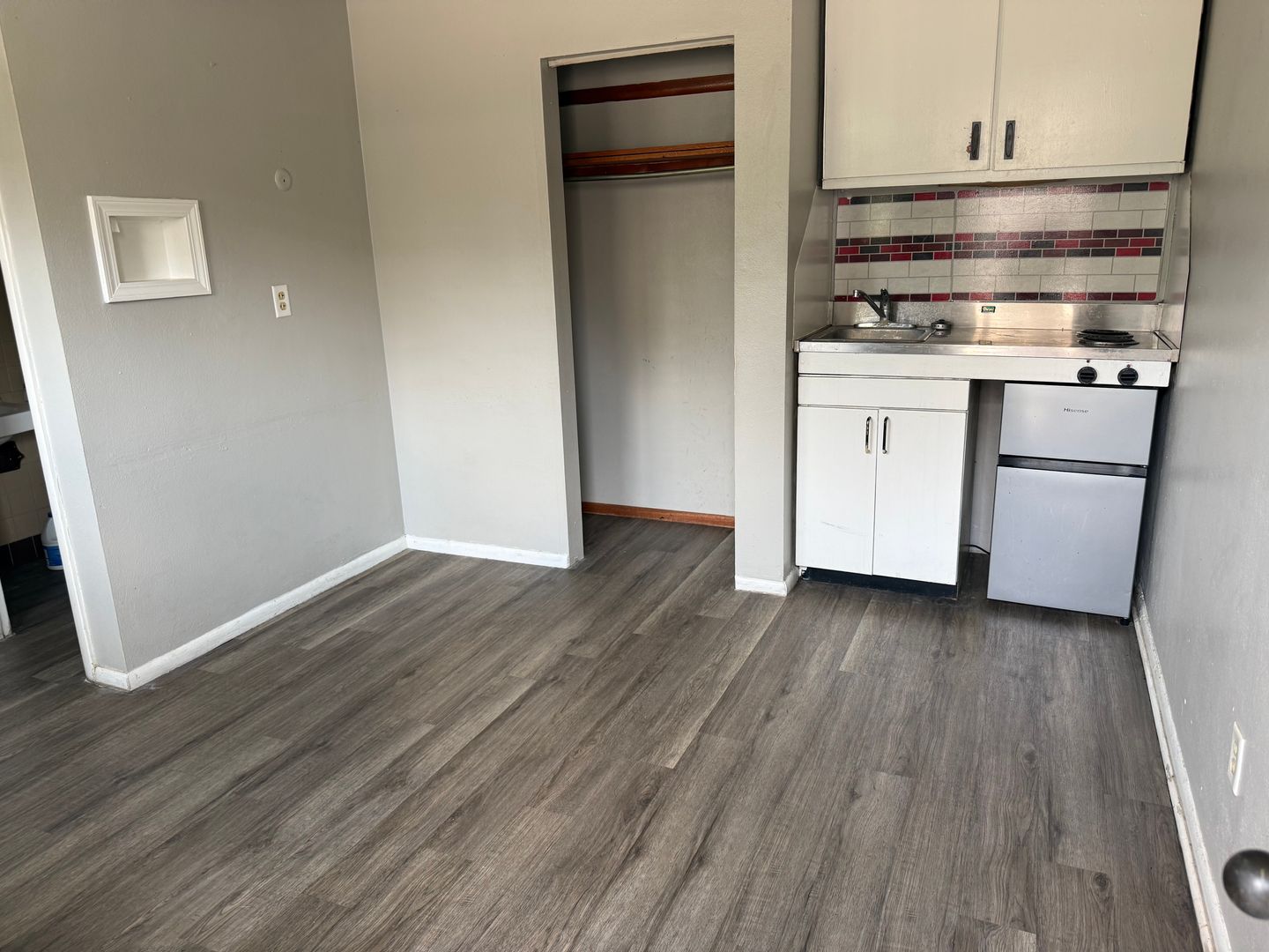 New Castle Apartment: 815 Crescent drive