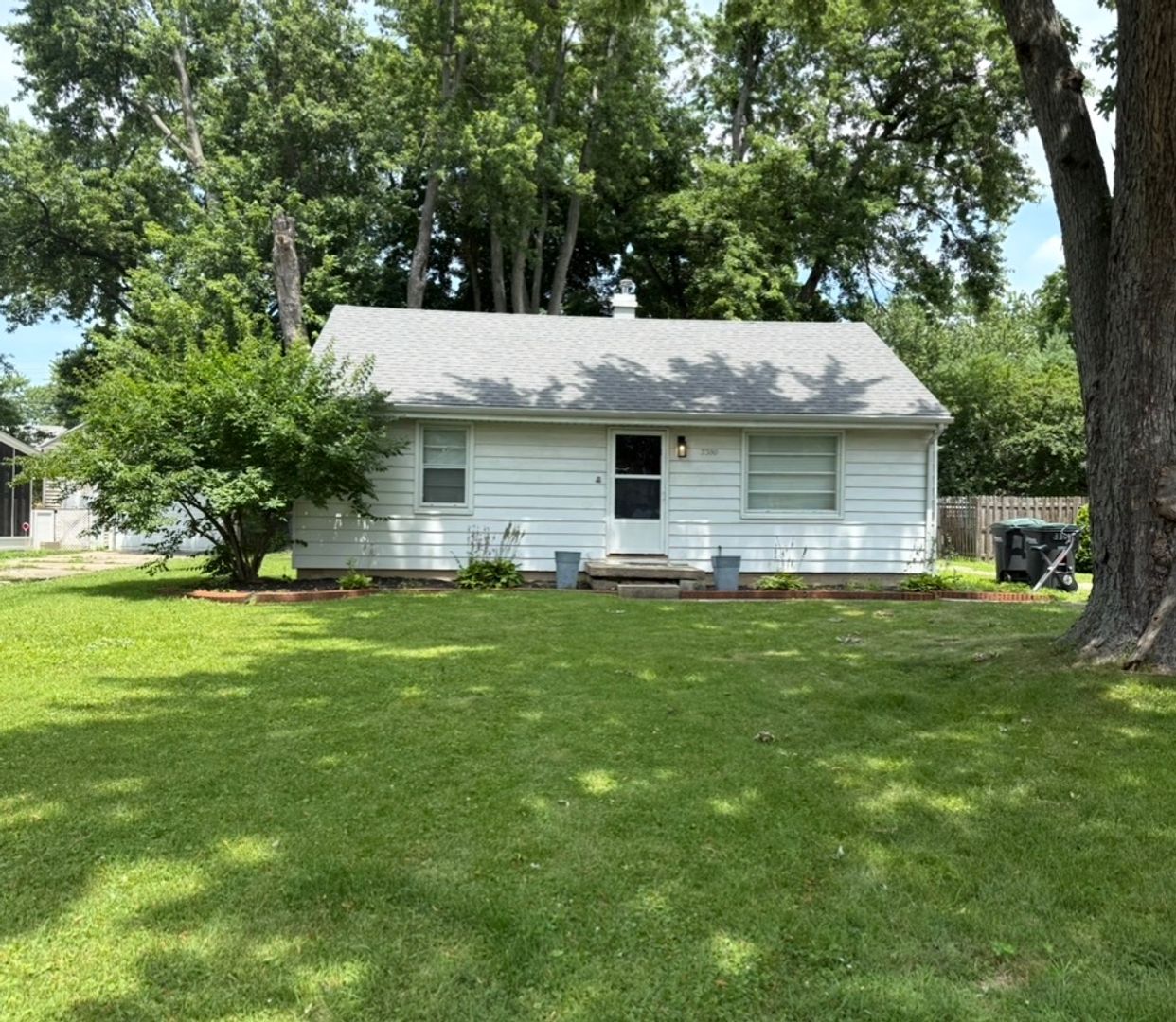 Muncie House: 3300 W. Devon Rd.
