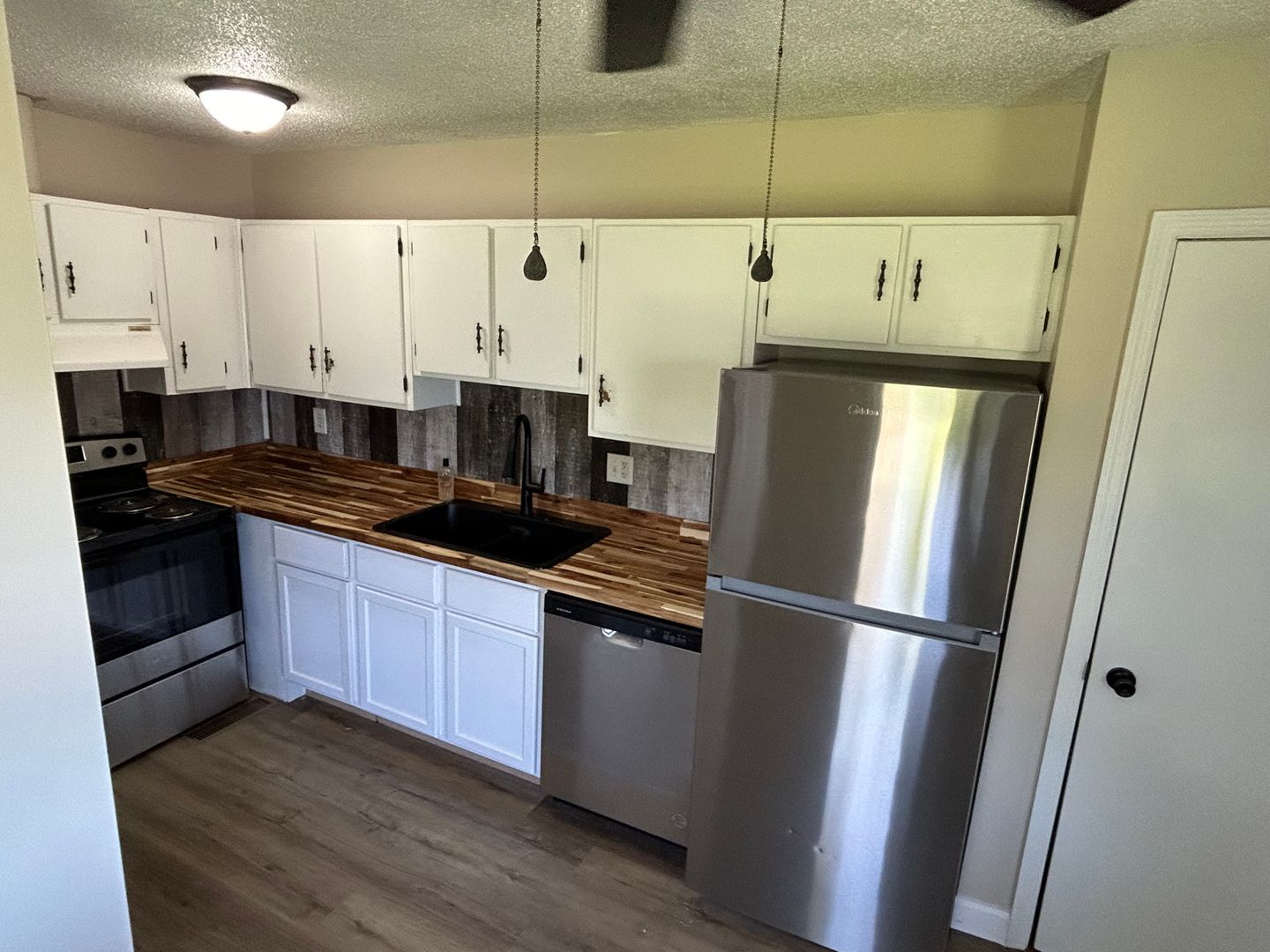 Muncie Apartment: 2804-2806 N. Kaster Crt.