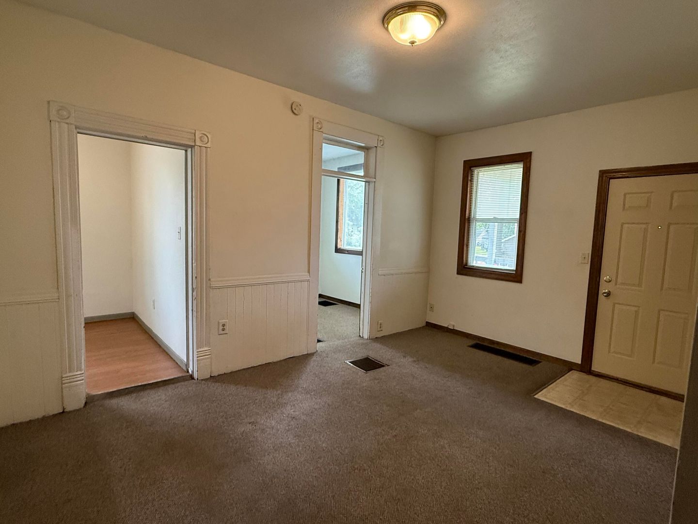 La Crosse Apartment: 823 West Ave. S.