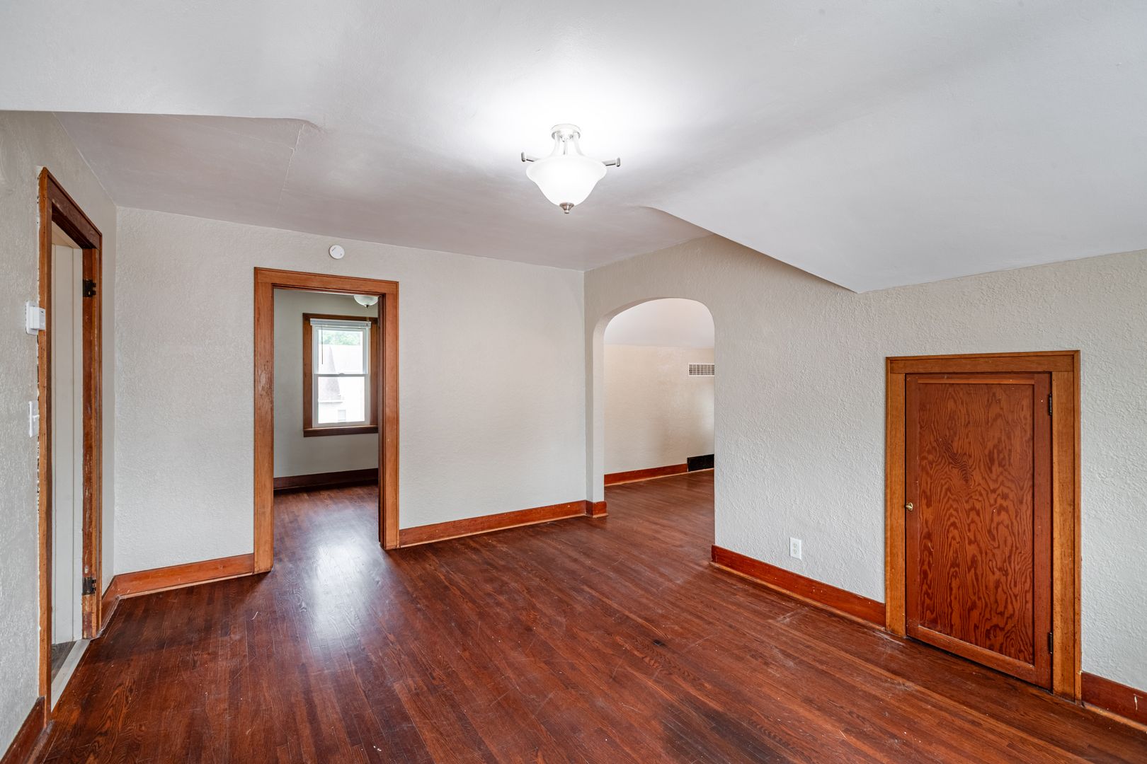 La Crosse Apartment: 1917 Jackson Street