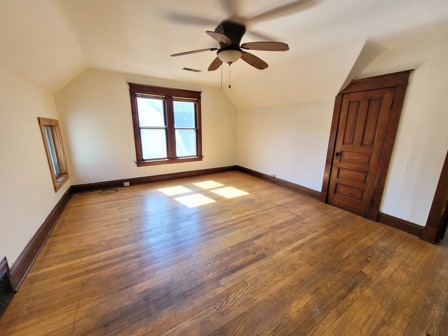 La Crosse Apartment: 1412 Market Street