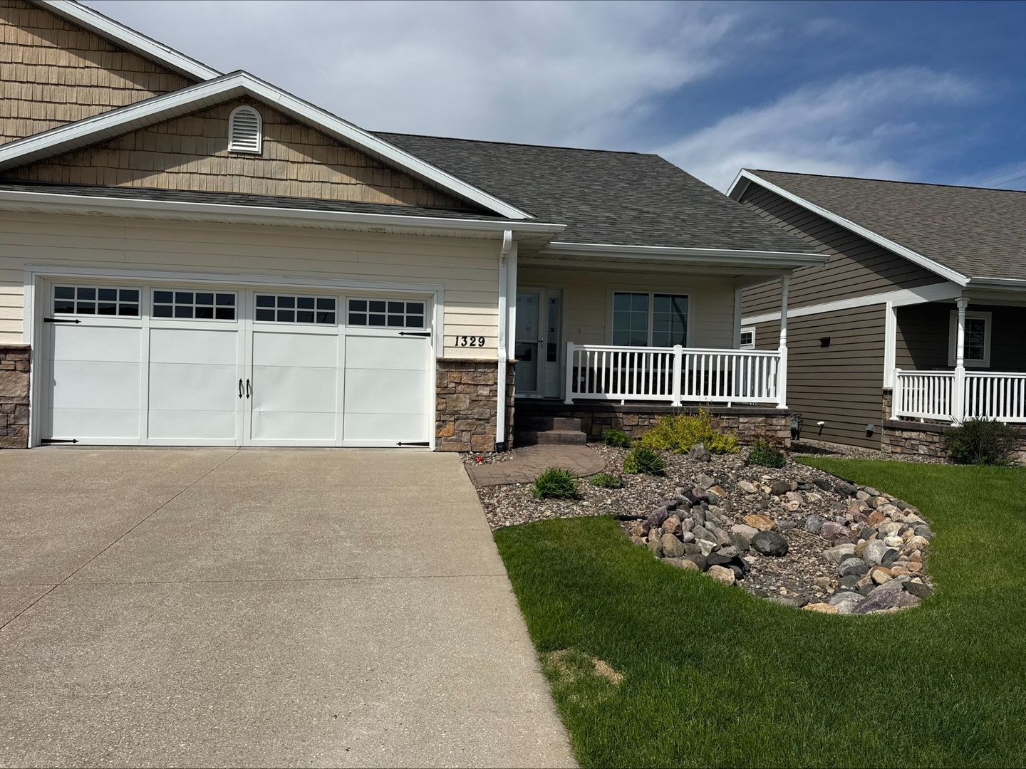 Onalaska House: 1329 Pinecrest Lane